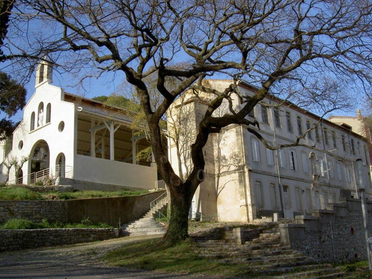 Prime Combe Hostel Fontanes  Bagian luar foto